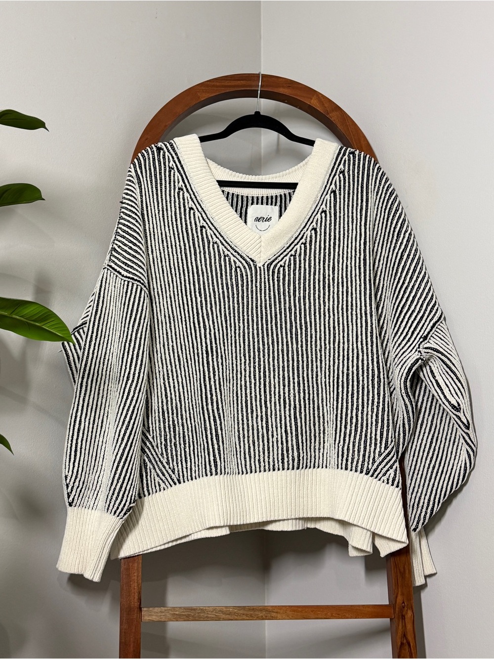 Aerie XL Black White Beyond Chenille V Neck Sweater